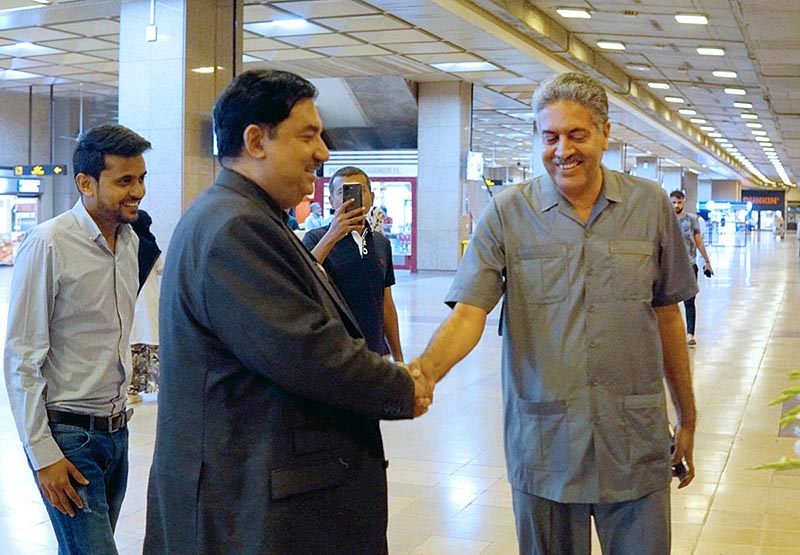 Federal Minister for Energy, Engr. Khurram Dastgir Khan arrived in Karachi to assess the situation of the Biparjoy cyclone, MD NTDC Engr. Dr. Rana Abdul Jabbar Khan and senior officers received him at the airport