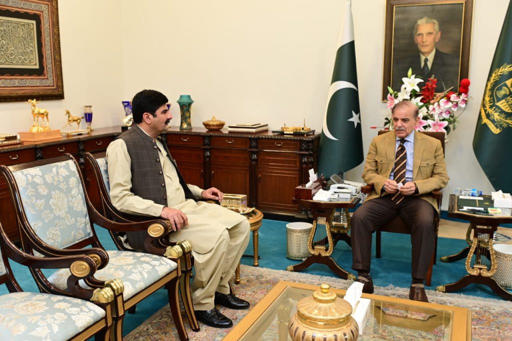 PM, MNAs discuss political situation, development projects