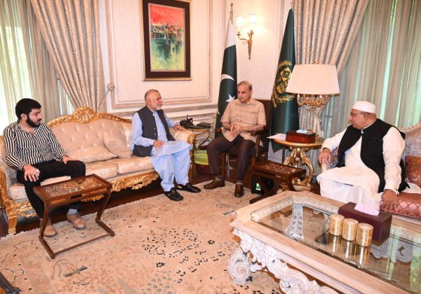 Former MPAs Mian Marghoob Ahmad and Mian Mujtaba Shuja ur Rehman call on PM Muhammad Shehbaz Sharif