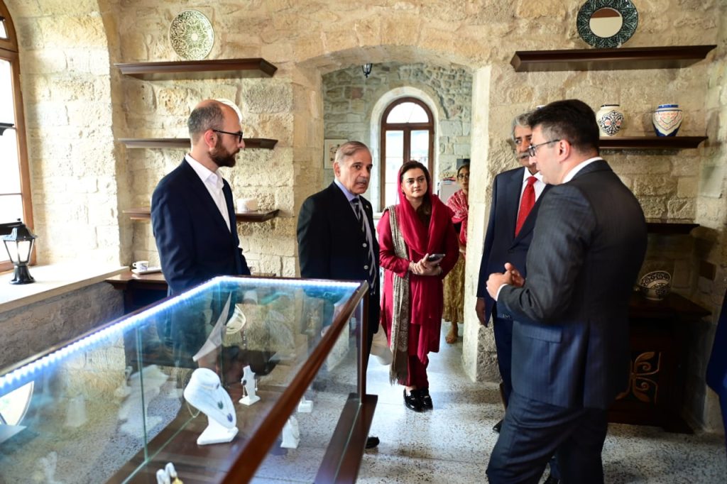 PM visits historical buildings, museum in ancient part of Baku