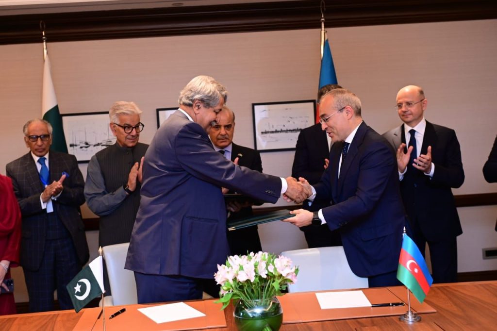 Pakistan, Azerbaijan sign document to boost trade cooperation