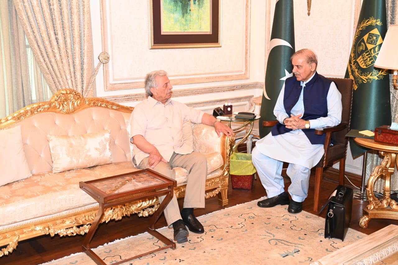 Minister Rana Tanveer calls on PM