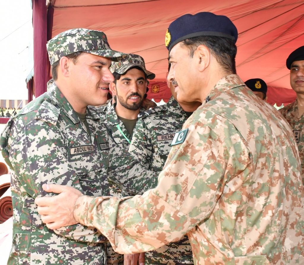 PM, COAS spend Eid with army officers, jawans in Parachinar, pay tribute