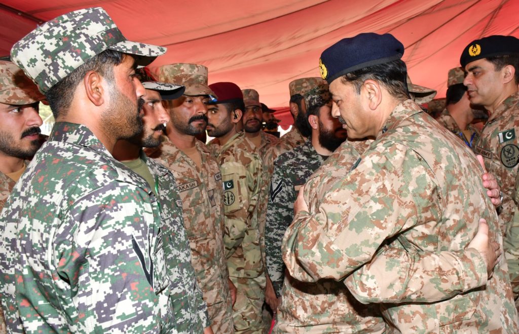 PM, COAS spend Eid with army officers, jawans in Parachinar, pay tribute