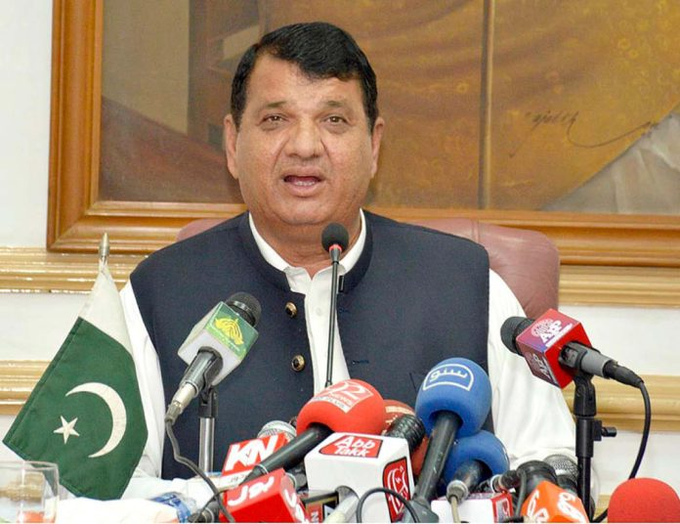 Politics of PML-N is public welfare based: Amir Muqam