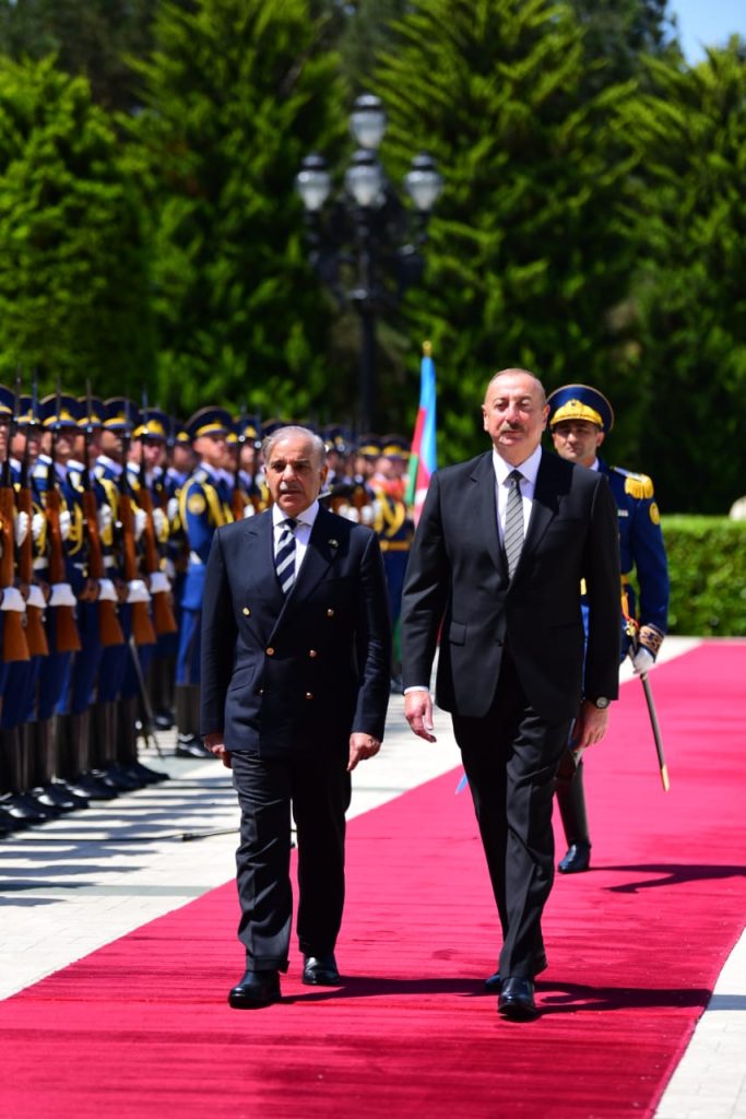 PM presented guard of honour at Presidential palace