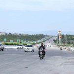 Commuters passing through the newly constructed bridge on Islamabad Expressway infront of Gulberg Green