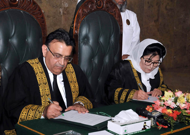 Honorable Chief Justice Mr. Justice Umar Ata Bandial (left) is administering the oath to Justice Supreme Court judge of the Hon’ble Ms. Justice Musarrat Hilali, Chief Justice Peshawar High Court as Judge of the Supreme Court of Pakistan
