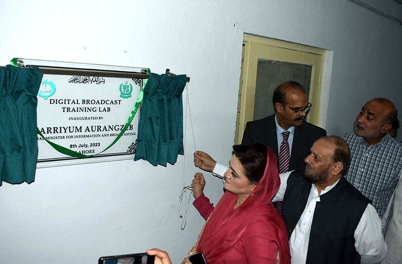 Federal Minister for Information and Broadcasting, Ms. Marriyum Aurangzeb Inaugurating a training lab in the building of Radio Pakistan