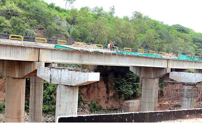Labourers busy in their work under-construction new bridge at Swan near High Court