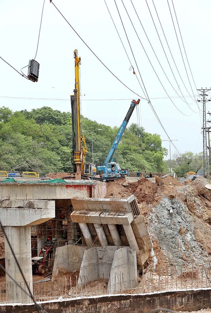 Labourers busy in their work under-construction new bridge at Swan near High Court