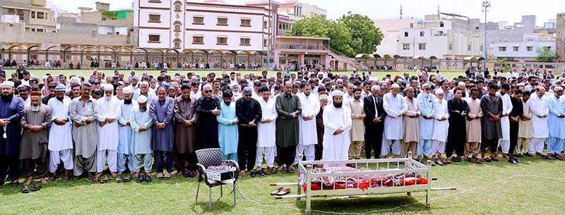 A large number of people participating in Funeral Prayer of Haji Murad Ali, father of PPP MPA Late Abdullah Murad and grandfather of Karachi Deputy Mayor Salman Abdullah Murad