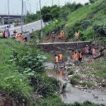 CDA workers are cleaning sewerage nallah after the rain in the city