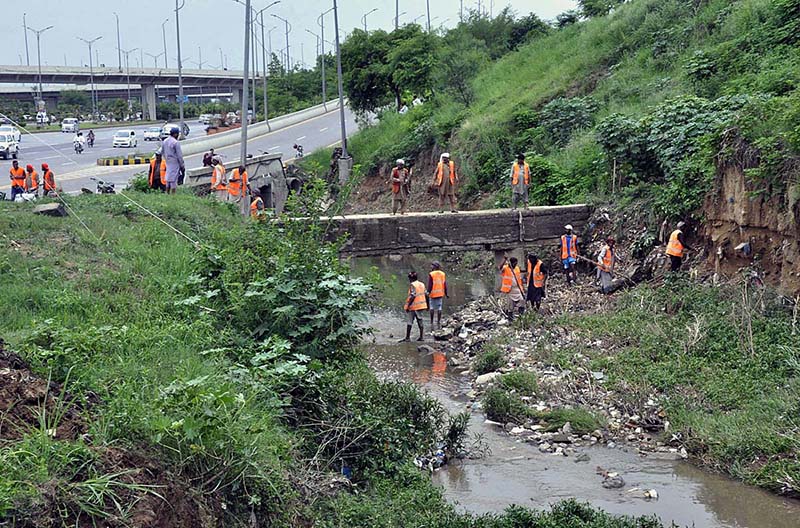 CDA workers are cleaning sewerage nallah after the rain in the city