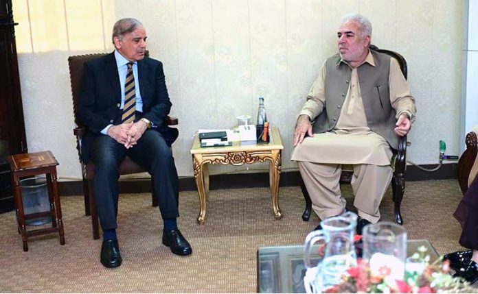 Prime Minister Muhammad Shehbaz Sharif visits the residence of former Mayor Rawalpindi and PML-N leader Sardar Naseem to express condolences upon the demise of his mother