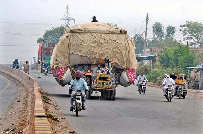 Tractor trolley is heavily loaded with chaff (husk from wheat near Bahawalpur Bypass which may cause any mishap and needs attention to concern authority