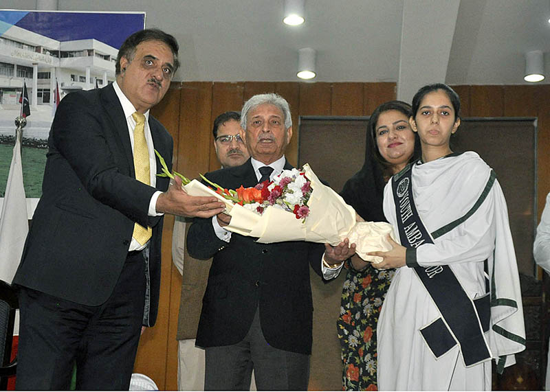 Federal Minister for Education & Professional Training Rana Tanveer Hussain giving gift hamper to position holder during the Result Declaration ceremony SSC Part I&II 1st Annual Exam 2023 at FBISE