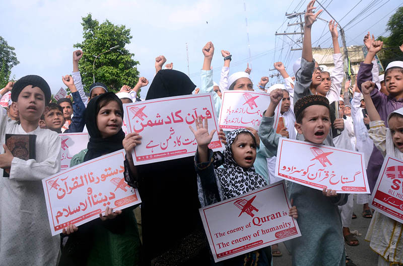 Children of civil society are protesting outside Lahore Press club against the desecration of Holy Quran in Sweden