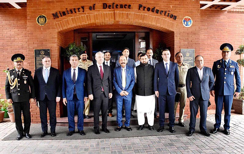 Federal Minister for Defence Production, Muhammad Israr Tareen is presenting a souvenir to Mr. Khalid Ahadov, Advisor to President of Azerbaijan at MoDP