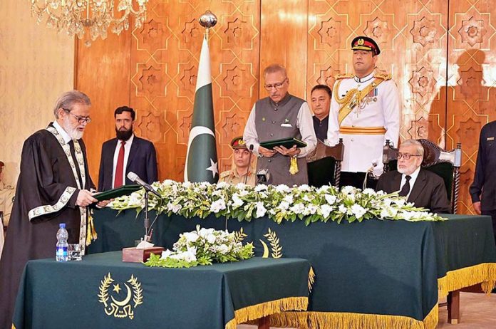 President Dr. Arif Alvi administering the oath of office to Dr. Syed Muhammad Anwer as the Alim Judge of the Federal Shariat Court at Aiwan-e-Sadr