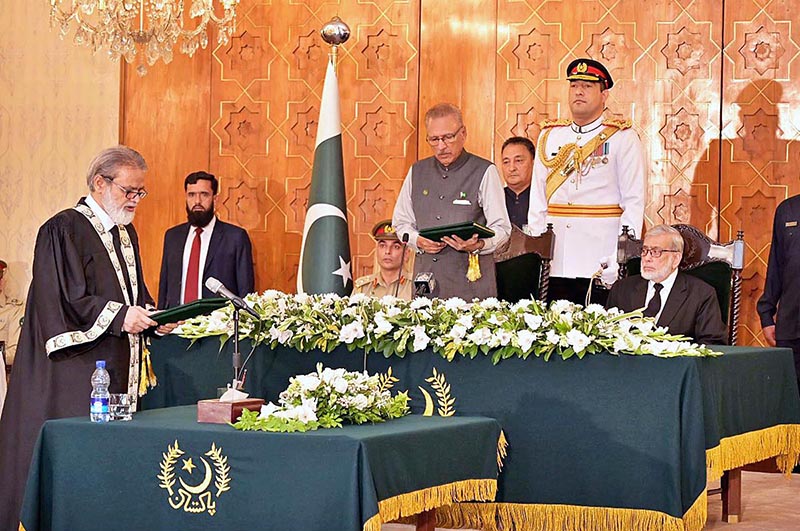 President Dr. Arif Alvi administering the oath of office to Dr. Syed Muhammad Anwer as the Alim Judge of the Federal Shariat Court at Aiwan-e-Sadr