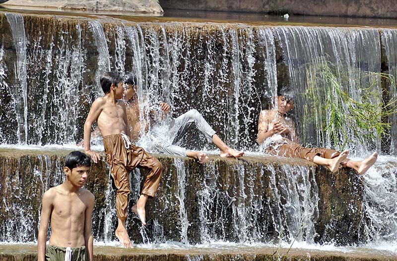 Youngsters jumping and bathing in the water channel of Rawal Dam to get some relief from hot weather in Federal Capital