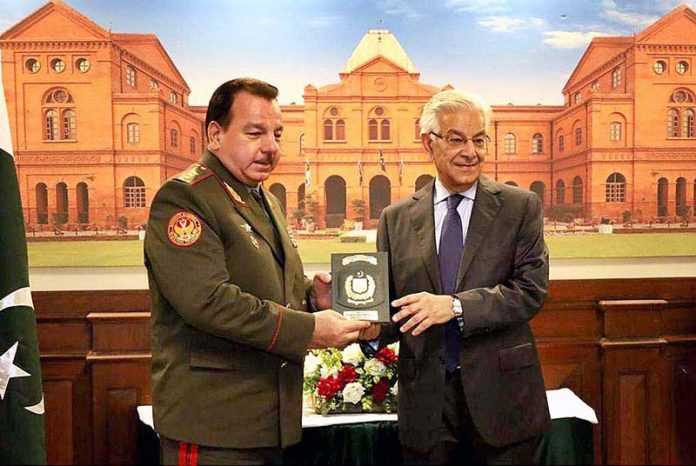 Defence Minister, Khawaja Muhammad Asif presenting a shield to H.E. Sher Ali Mirzo, Defence Minister of Tajikistan at Ministry of Defence