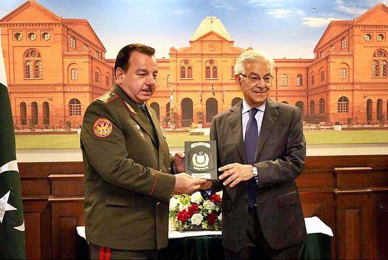 Defence Minister, Khawaja Muhammad Asif presenting a shield to H.E. Sher Ali Mirzo, Defence Minister of Tajikistan at Ministry of Defence