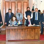 Masood Nabi, MD Pakistan LNG Ltd and Mariam Almaszade, CEO SOCAR signing an agreement for LNG cargo on behalf of Pakistan and Azerbiajan respectively. Prime Minister Shehbaz Sharif and other dignitaries are witnessing the ceremony