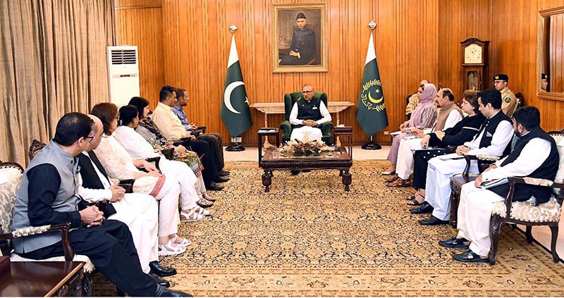 President Dr. Arif Alvi meeting with a delegation of Overseas Pakistanis