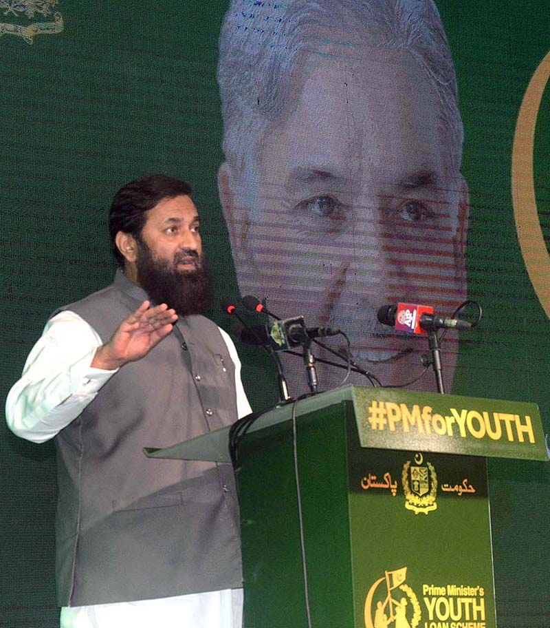 Governor Punjab Engr. Muhammad Baligh ur Rehman addressing the cheques distribution ceremony of Prime Minister's Youth Business and Agriculture Loan