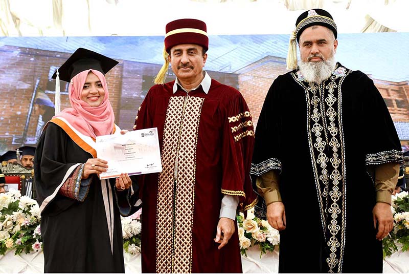 Sindh Minister for Universities and Boards Ismail Rahoo giving away gold medal award to Successful student during 19th annual convocation 2023 ceremony of Liaquat University of Medial & Health Sciences