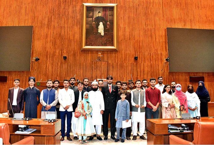A group photograph of the delegation of WEFIXERS organization in the Senate Hall at Parliament House