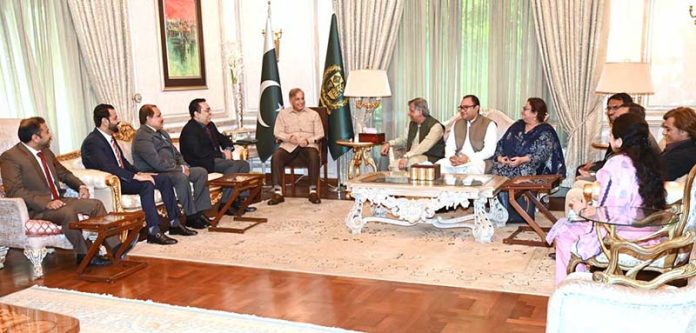 A delegation of old Ravian Association calls on Prime Minister Muhammad Shehbaz Sharif