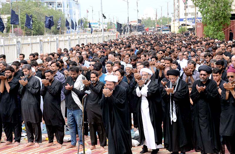 A large number of mourners offering Namaz-e-Zohar during main procession of Ashura on 9th of the Holy Month of Muharram-ul-Haram at M.A Jinnah Road. Muharram ul Harram known as the first month of the Islamic calendar and the mourning month in remembrance of the martyrdom (Shahadat) of Hazrat Imam Hussain (AS), the grandson of the Holy Prophet Mohammad (SAWW) along with his family members and Shuhda-e-Karbala