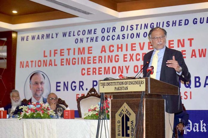 Engineer Prof. Saleem Ahmed Tabsum is giving Lifetime Achievement and National Excellence Award to Federal Minister Professor Ahsan Iqbal