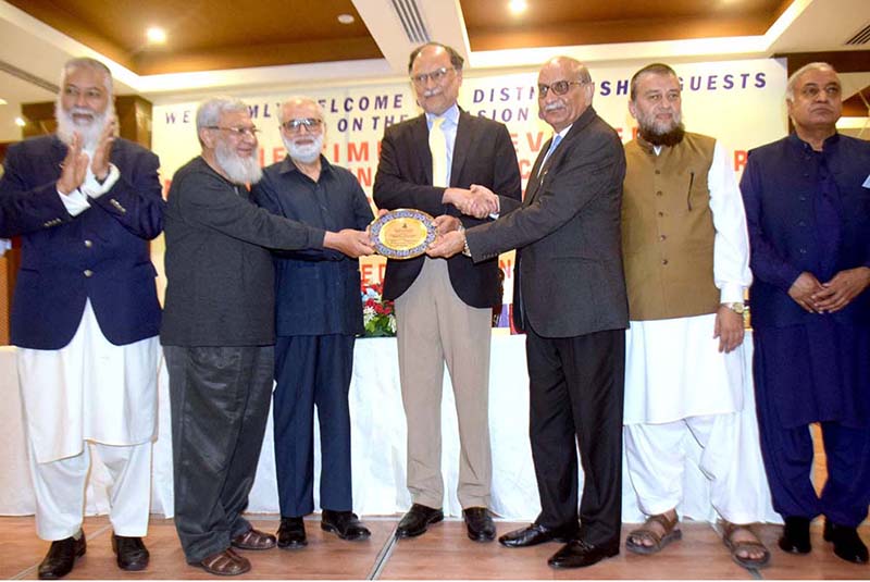Engineer Prof. Saleem Ahmed Tabsum is giving Lifetime Achievement and National Excellence Award to Federal Minister Professor Ahsan Iqbal