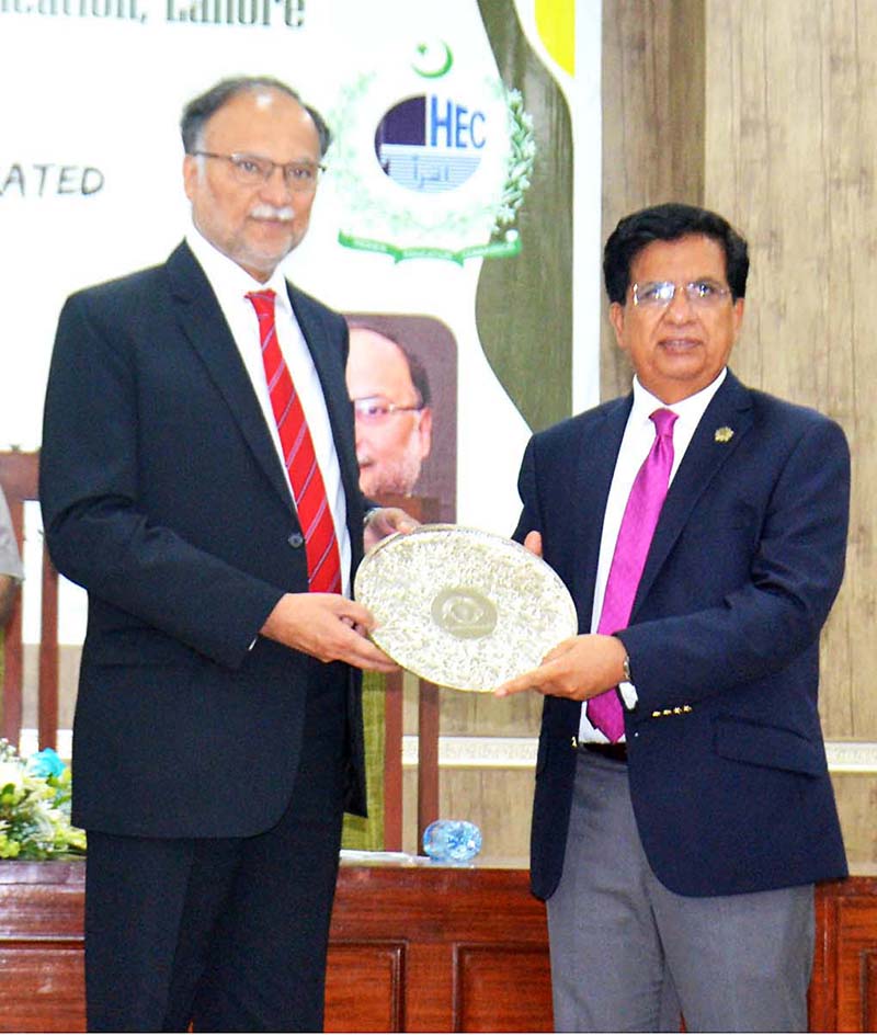 Federal Minister for Planning and Development and Special Initiatives Prof. Ahsan Iqbal University of Education College is presenting a souvenir to the members of the project