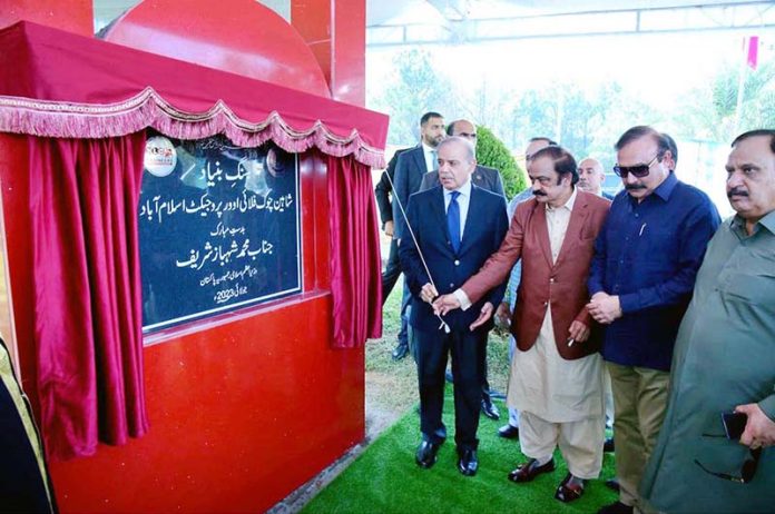 Prime Minister Muhammad Shehbaz Sharif unveils the plaque of ground breaking of Shaheen Chowk Flyover
