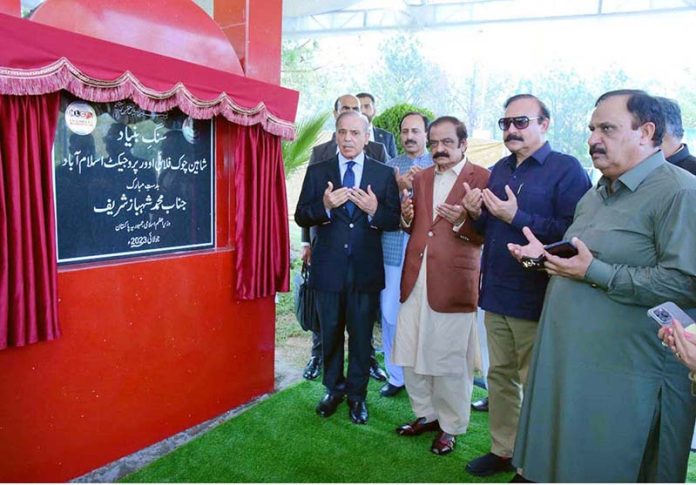 Prime Minister Muhammad Shehbaz Sharif offers Duaa after unveils the plaque of ground breaking of Shaheen Chowk Flyover