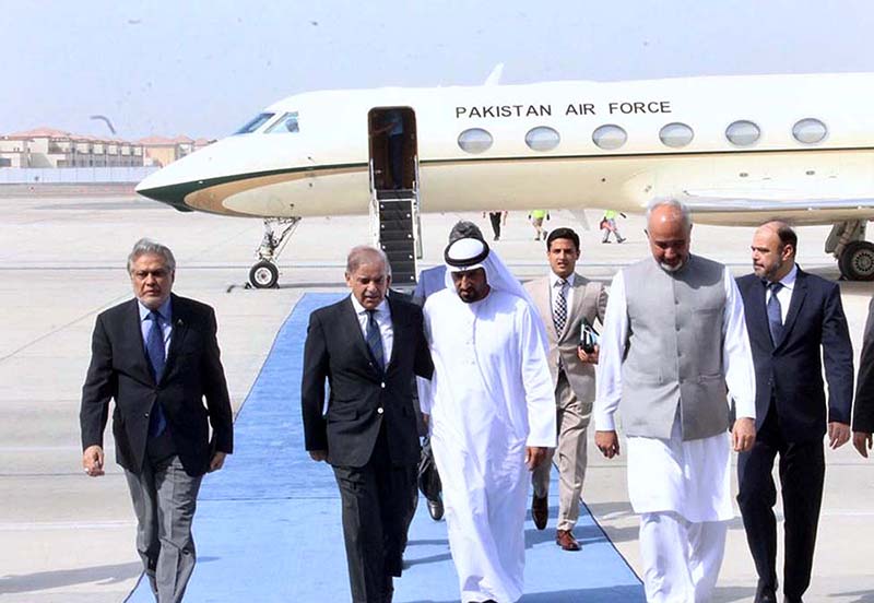 Prime Minister Muhammad Shehbaz Sharif arrives in Abu Dhabi, UAE on his one day official visit. Pakistan’s Ambassador to UAE and senior officials of UAE received the Prime Minister upon his arrival