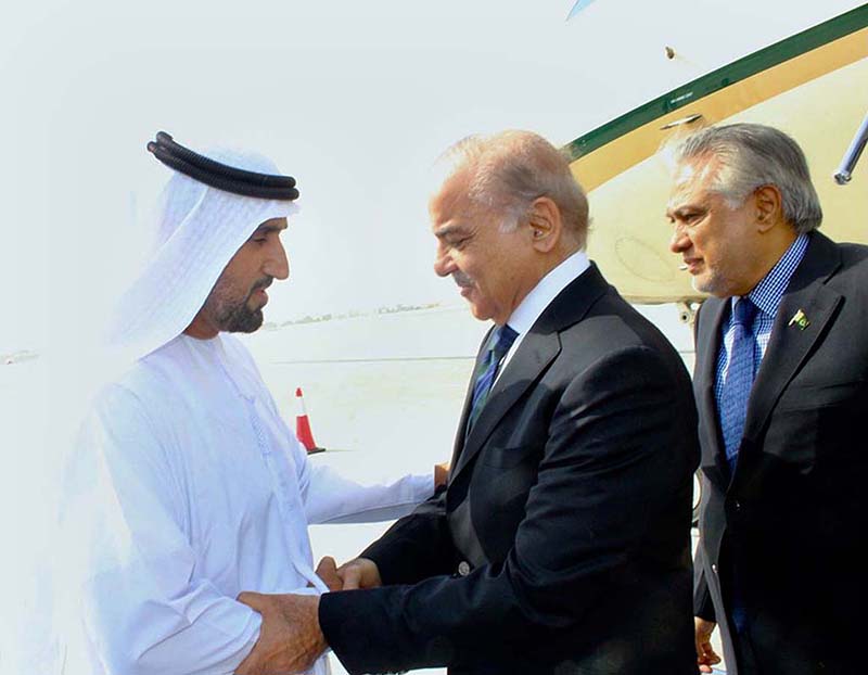 Prime Minister Muhammad Shehbaz Sharif arrives in Abu Dhabi, UAE on his one day official visit. Pakistan’s Ambassador to UAE and senior officials of UAE received the Prime Minister upon his arrival.