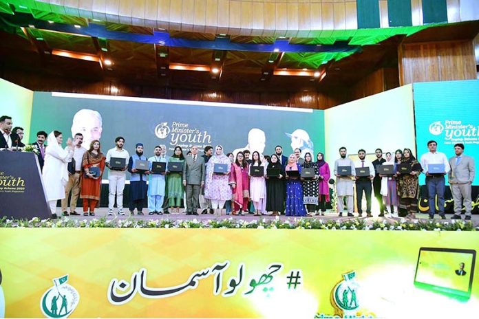 Group photo of Prime Minister Muhammad Shehbaz Sharif with students of public sector universities who were presented laptops under the Prime Minister's Youth Laptop Scheme