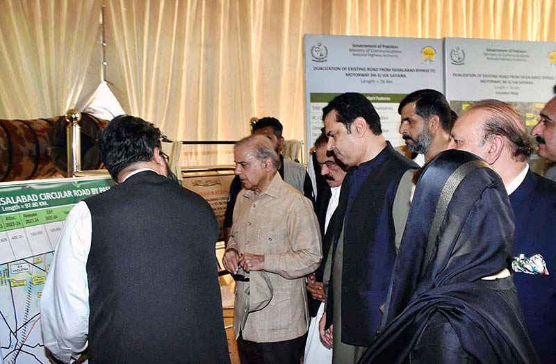 Prime Minister Muhammad Shehbaz Sharif being briefed about the rehabilitation of Faisalabad Circular Road.