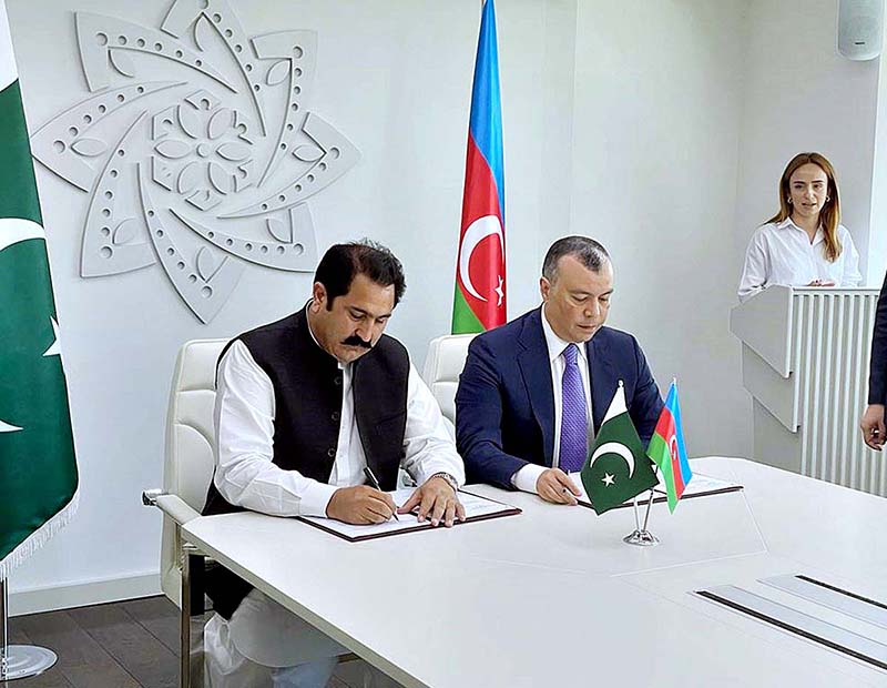 Federal Minister for Overseas Pakistani & HRD, Sajid Hussain Turi signing MoU with his Azerbaijan counterpart on social welfare
