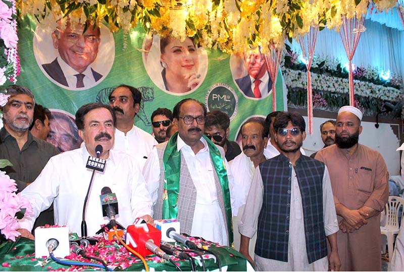 PML-N Balochistan President Jaffar Mandokhail welcomes Javed Ahmed Khan, Ex Nazim Railway Colony on joining PML-N during a ceremony at Joint Road