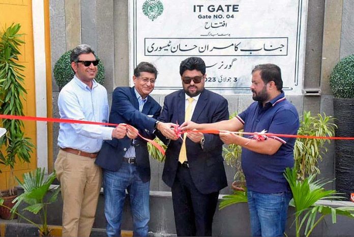 Governor Sindh Kamran Khan Tessori cutting ribbon to inaugurate IT Gate at Governor House