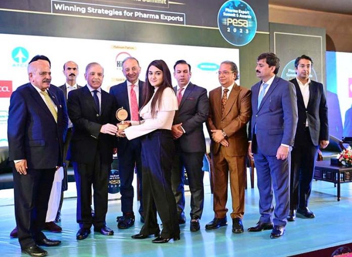 Prime Minister Muhammad Shehbaz Sharif distributes awards among the highest exporters of Pharmaceutical Industry in Pakistan Prime Minister Muhammad Shehbaz Sharif distributes awards among the highest exporters of Pharmaceutical Industry in Pakistan