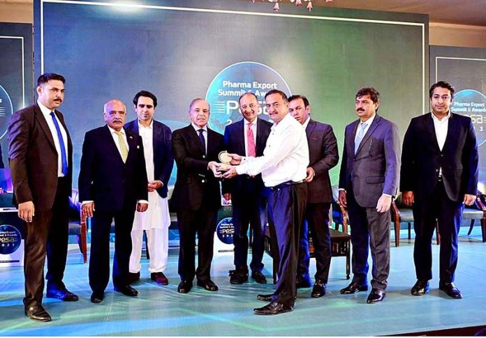 Prime Minister Muhammad Shehbaz Sharif distributes awards among the highest exporters of Pharmaceutical Industry in Pakistan