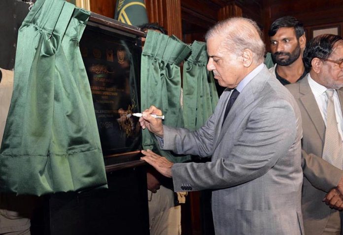 Prime Minister Muhammad Shehbaz Sharif signing the plaque of the groundbreaking of the Smart Special Economic Zone Sheikhupura